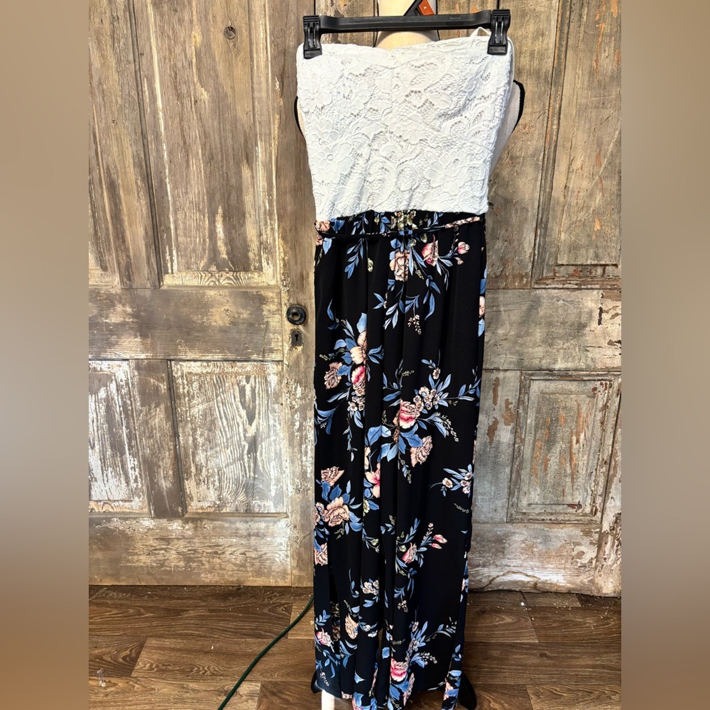 ⭕️Candie's White Lace Top with Floral Jumpsuit Small